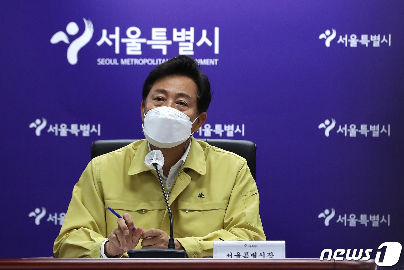본문 이미지 - 오세훈 서울시장이 8일 서울시청 충무기밀실에서 열린 &#39;시-자치구 긴급 현안회의&#39;에서 코로나19 특별방역대책 관련 발언을 하고 있다. 2021.7.8/뉴스1 ⓒ News1 이성철 기자