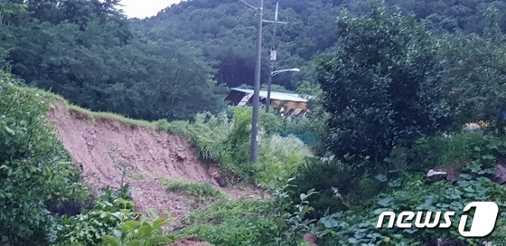 충북 밤사이 시간당 50㎜ 이상 강한 비…비 피해 잇따라 - Vimarsana News