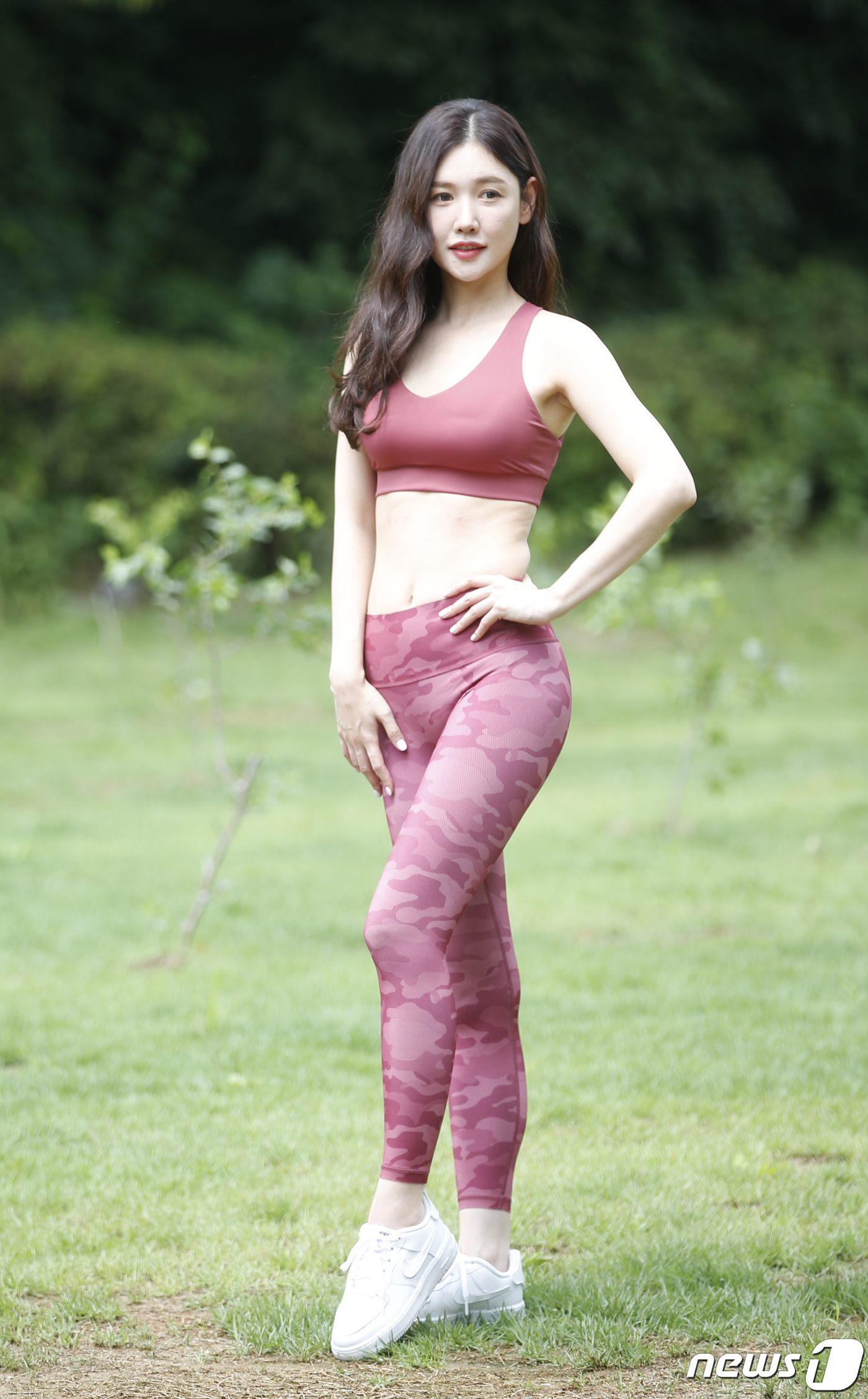 (성남=뉴스1) 권현진 기자 = ‘머슬퀸’ 안인선이 8일 오전 경기도 성남시 한 스튜디오에서 헬스 남성잡지 ‘맥스큐’ 9월호 화보를 촬영하고 있다.안인선은 지난 2017 머슬마니아 …