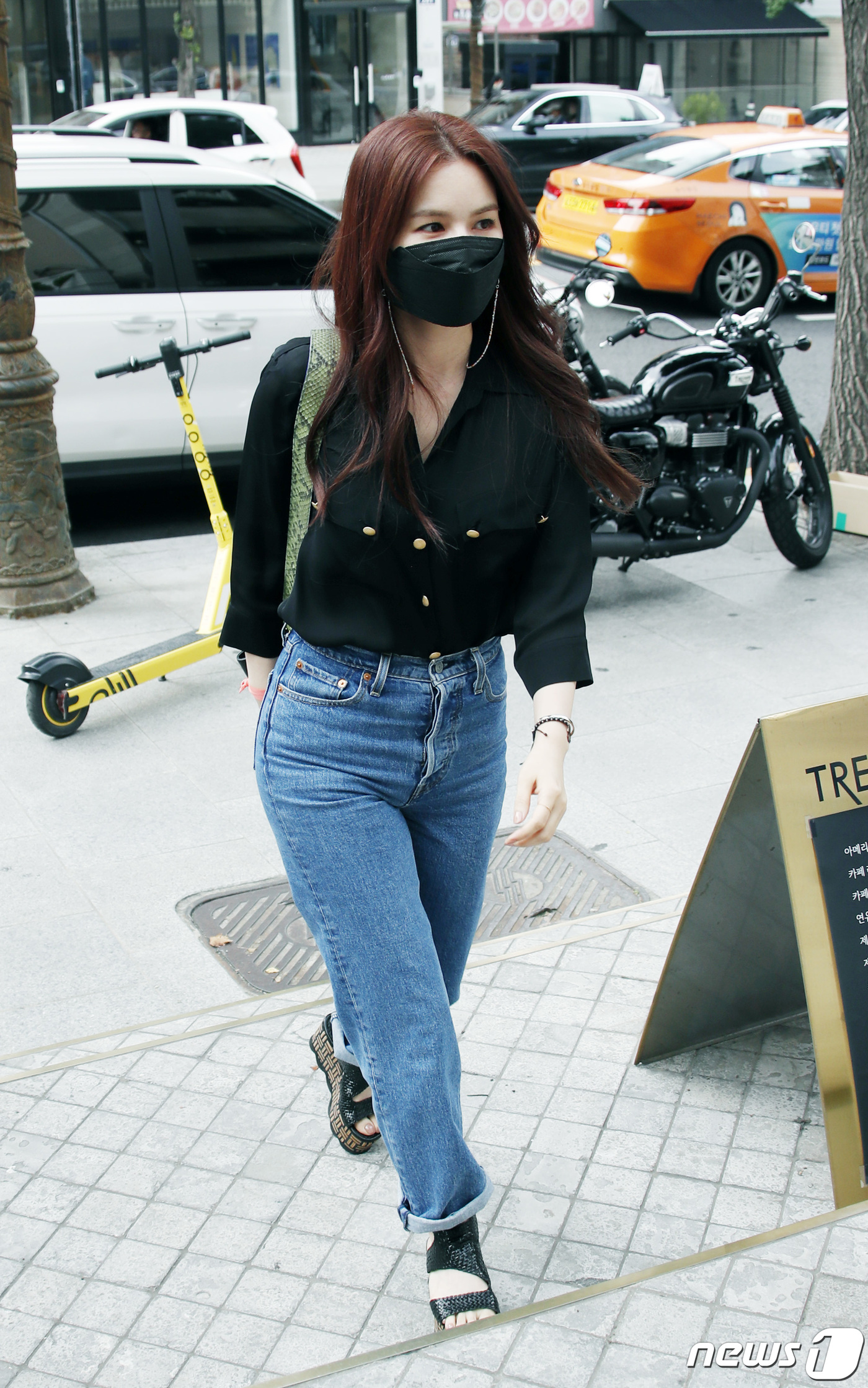 (서울=뉴스1) 권현진 기자 = 배우 박시은이 8일 오후 서울 용산구 한 매장에서 열린 화장품 브랜드 포토 행사에 참석하고 있다. 2021.7.8/뉴스1