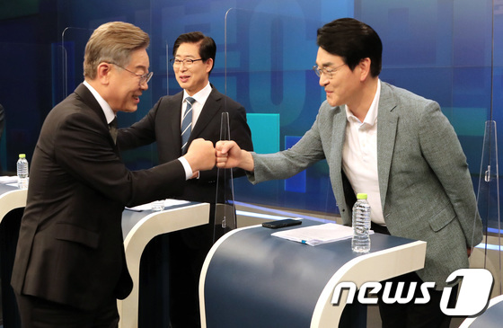 명·박 장외설전 이틀째…이재명 "이해부족" vs 박용진 "혼자생각" - Vimarsana News