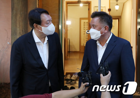 윤석열 캠프 김영환 "'쥴리' 묻는다면 적극 해명해 국민 판단 받는다" - Vimarsana News