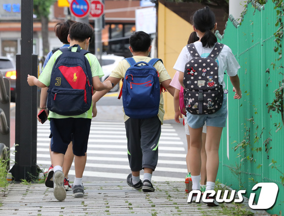 4단계에도 학교 갈까…교육부, '2학기 등교 방안' 9일 발표(종합) - Vimarsana News