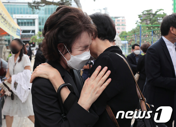 박원순 딸 "아빠 빚까지 내서 퍼줬는데…여성단체, 우리한테 이럴 수가" - Vimarsana News