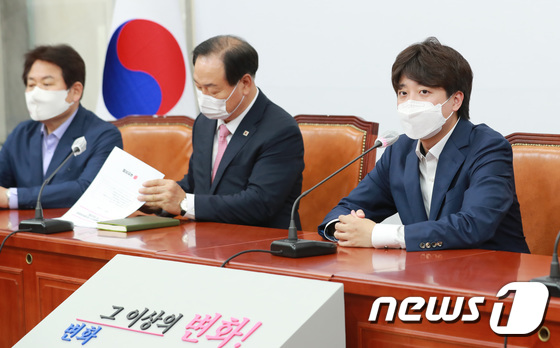 與, '여가부·통일부 폐지' 이준석 맹공…이낙연 "어리석고 무책임" - Vimarsana News