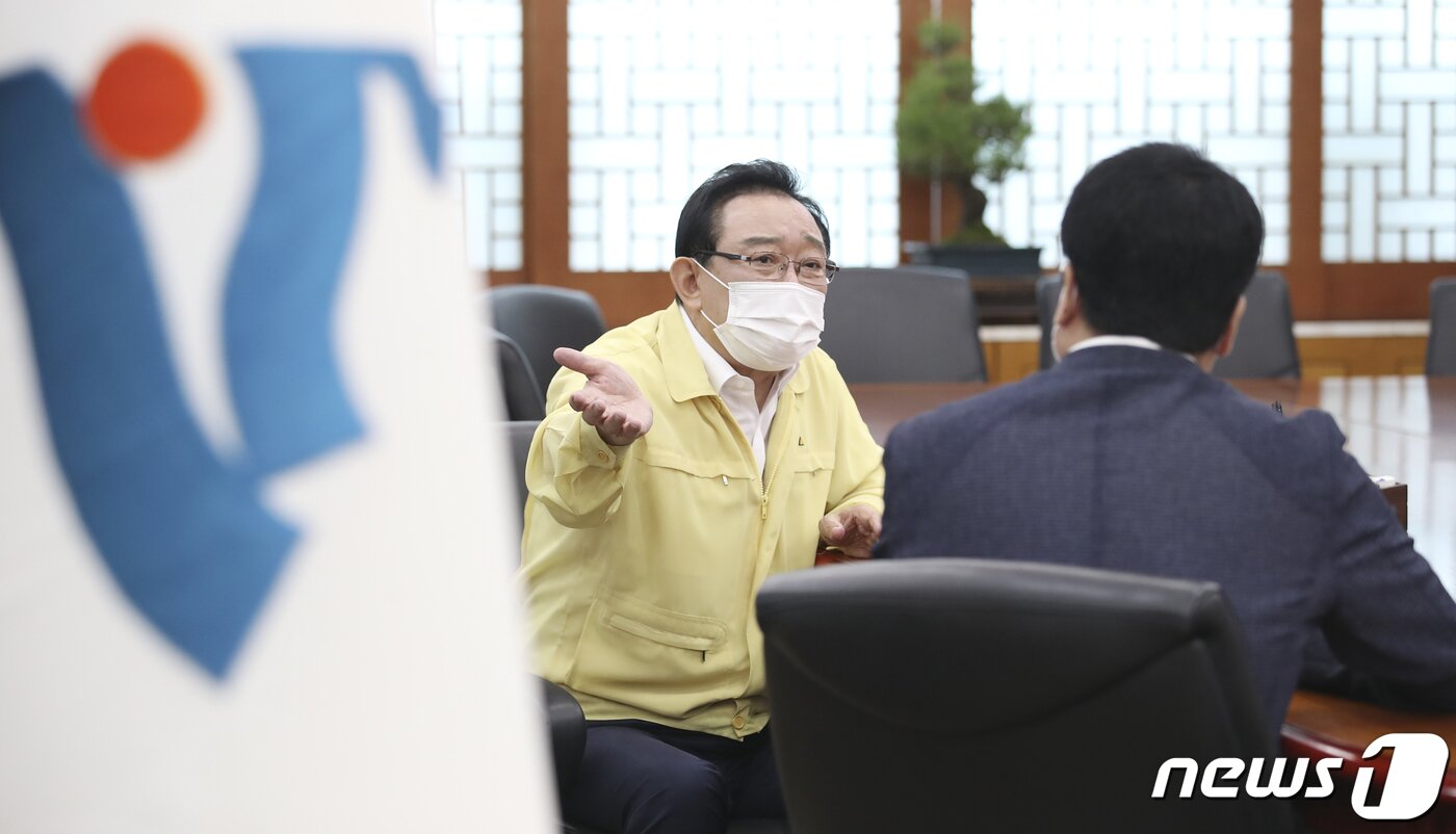 본문 이미지 - 송철호 울산시장 10일 뉴스1과 만나 지난 3년간의 시정 성과와 소회를 밝히고 있다.. ⓒ News1 윤일지 기자