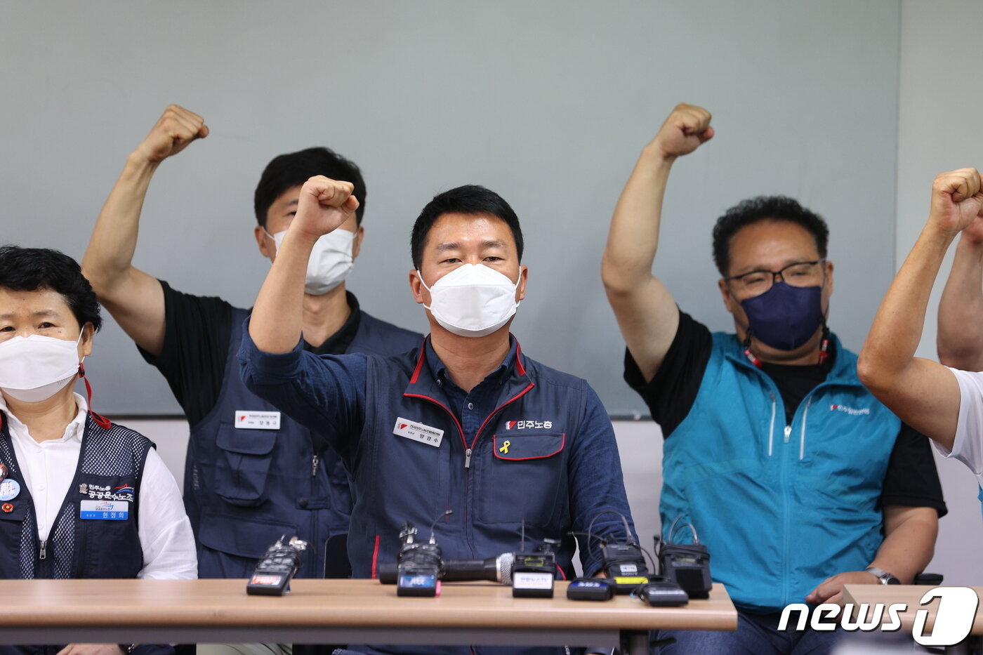 본문 이미지 - 양경수 민주노총 위원장이 11일 오전 서울 중구 민주노총에서 구속 전 피의자심사&#40;영장실질심사&#41; 불출석 관련 입장을 밝히고 있다. ⓒ News1 이재명 기자