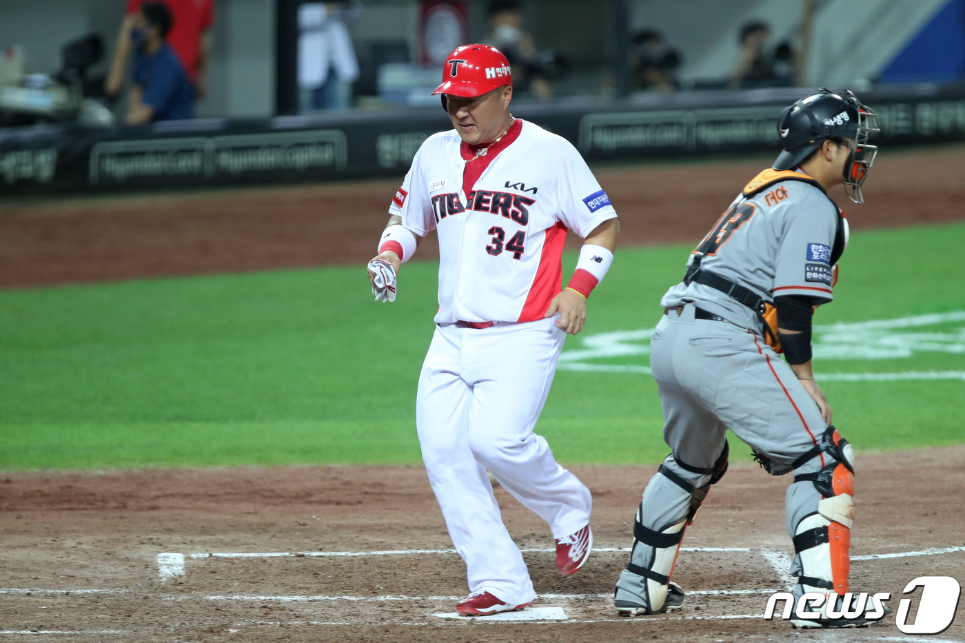(광주=뉴스1) 정다움 기자 = 11일 오후 광주 북구 광주-기아챔피언스필드에서 열린 '2021 프로야구 신한은행 SOL KBO리그' 한화 이글스와 KIA 타이거즈의 경기 4회말 …
