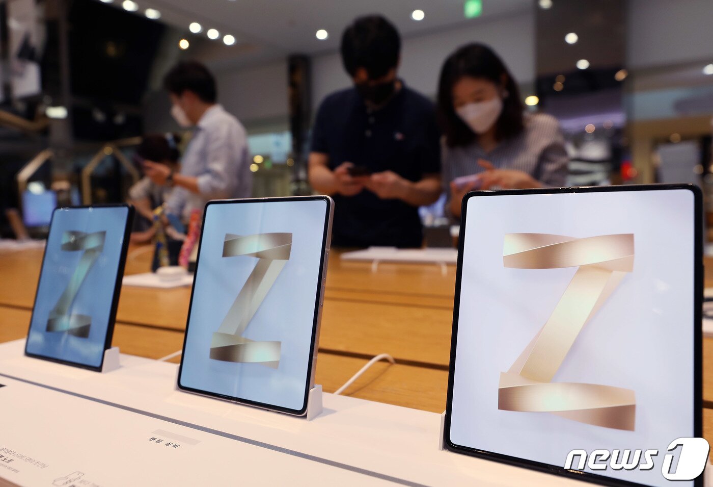 본문 이미지 - 삼성전자의 3세대 폴더블폰인 '갤럭시Z폴드3' ⓒ News1 박정호 기자