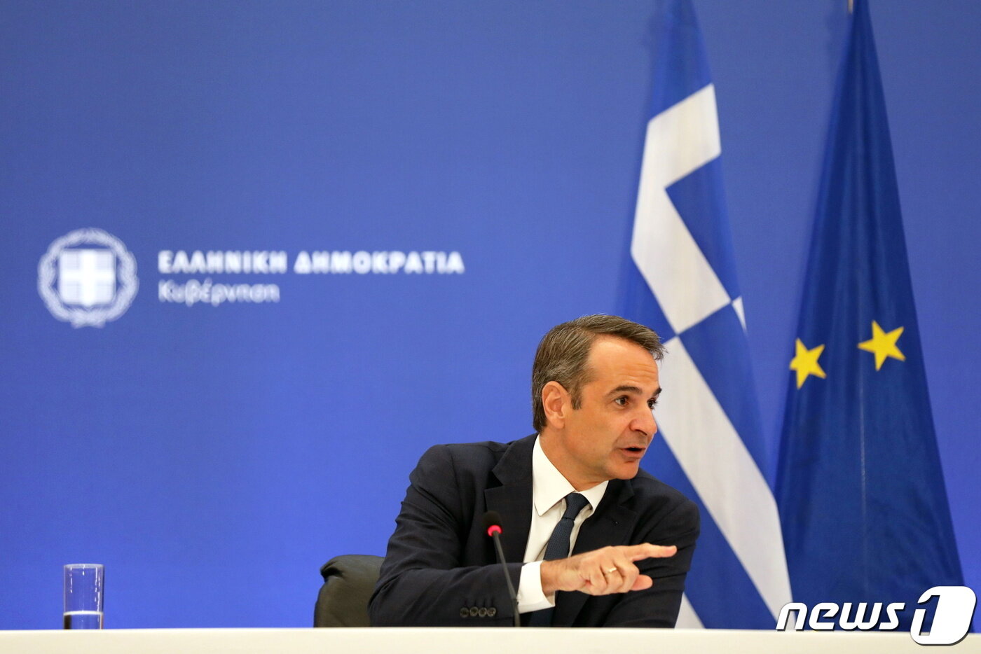 본문 이미지 - 12일(현지시간) 그리스 아테네에서 키리아코스 미초타키스 그리스 총리가 기자회견을 열어 그리스 전역에서 발생한 산불에 대한 정부 대응을 언급하고 있다. ⓒ 로이터=뉴스1 ⓒ News1 서한샘 기자