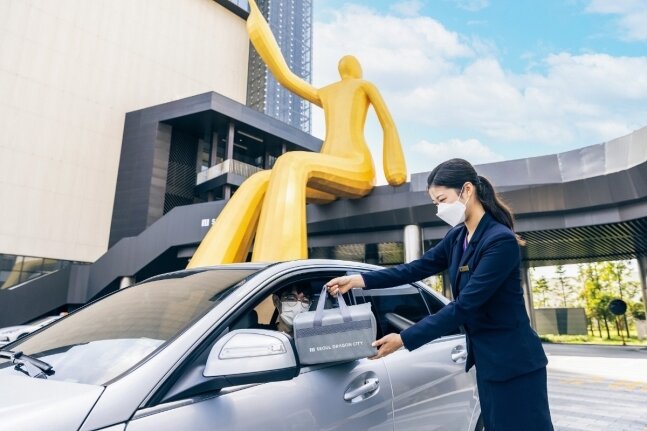 본문 이미지 - 호텔 서울드래곤 시티의 '알라메종 와인 앤 다인' 시그니처 메뉴 '투고' 서비스