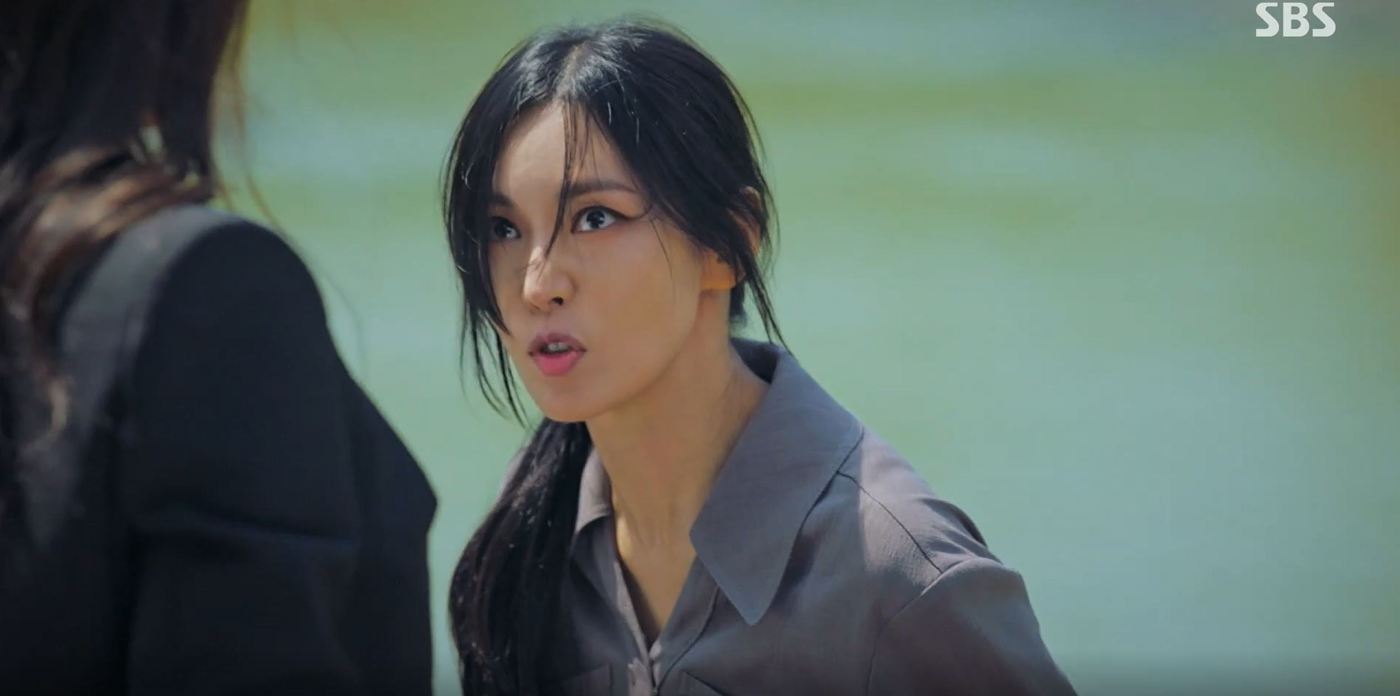 본문 이미지 - 심수련(위)과 천서진(아래). 사진=<펜트하우스3> 캡처. ⓒ 뉴스1