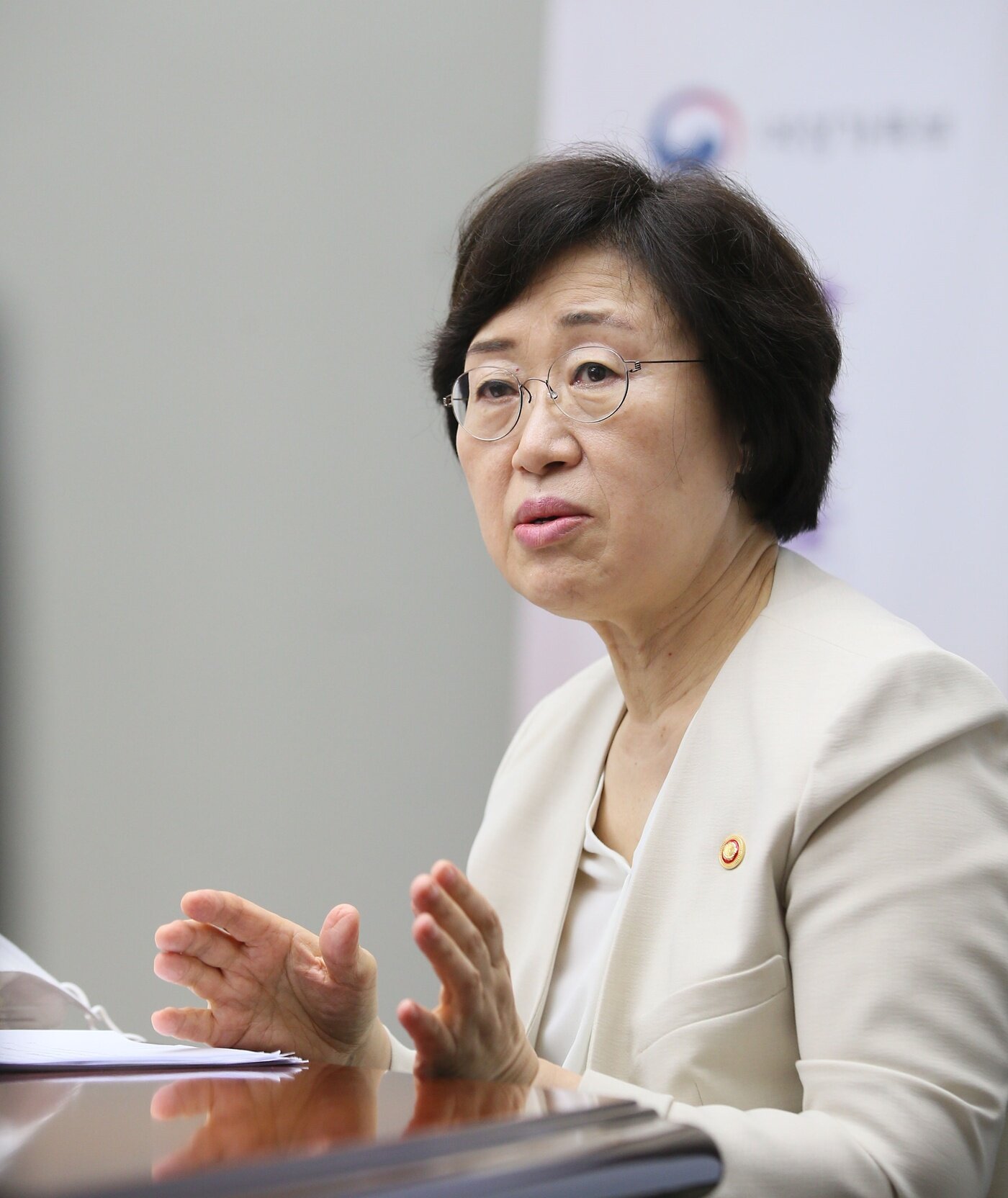 본문 이미지 - 정영애 여가부 장관이 뉴스1과 각종 현안에 대해 이야기 나누고 있다(여가부 제공).ⓒ 뉴스1