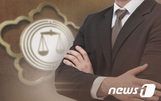 [단독] 성폭력 피해자 돈 빼돌린 '피해자 전담변호사', 온라인선 性발언 일색