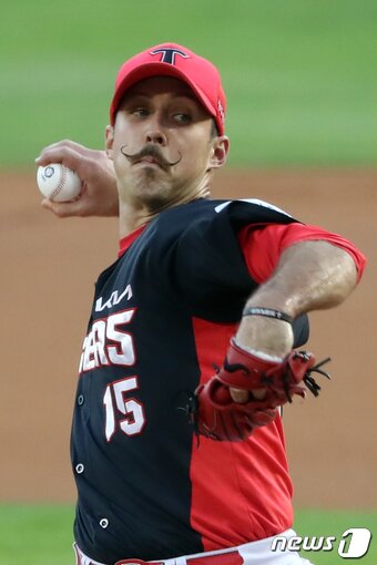 본문 이미지 - KIA 타이거즈 다니엘 멩덴이 역투하고 있다. 2021.8.19/뉴스1 ⓒ News1 황기선 기자