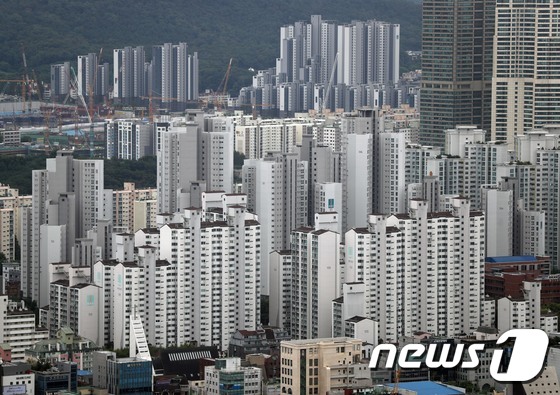 서울 아파트 단지의 모습. 2021.8.2/뉴스1DB © News1 신웅수 기자