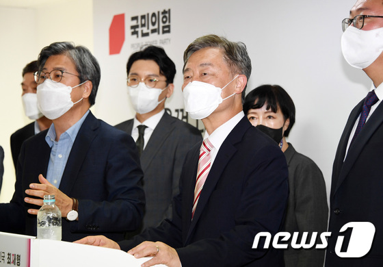 'J형' 최재형, 오늘 대선출마 공식 선언…'법치·통합' 메시지 - Vimarsana News
