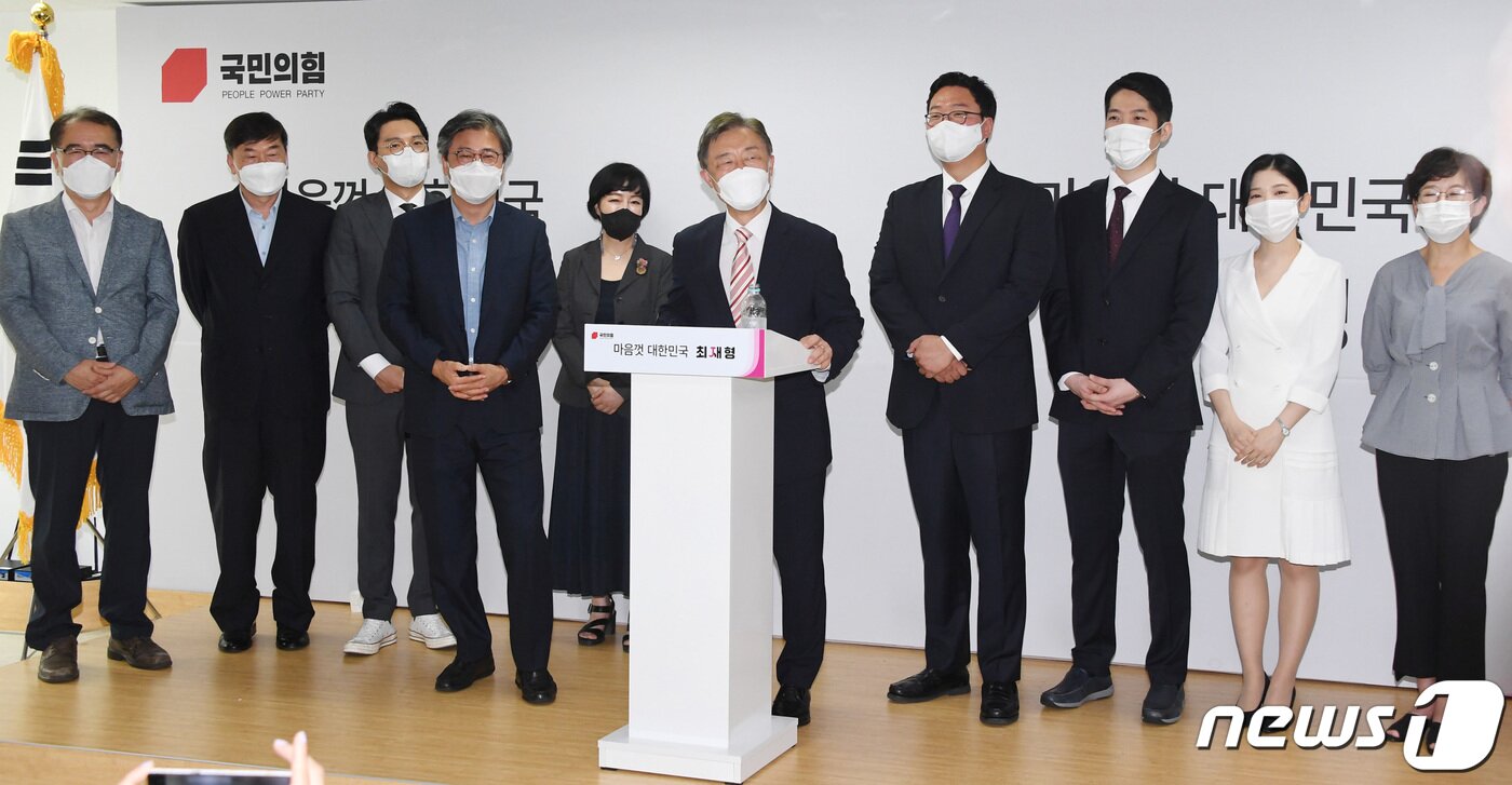 본문 이미지 - 국민의힘 대권주자인 최재형 전 감사원장이 2일 오후 서울 여의도 선거캠프에서 열린 '열린캠프' 프레스룸 공개 행사에서 인사말을 하고 있다. 2021.8.2/뉴스1 ⓒ News1 구윤성 기자