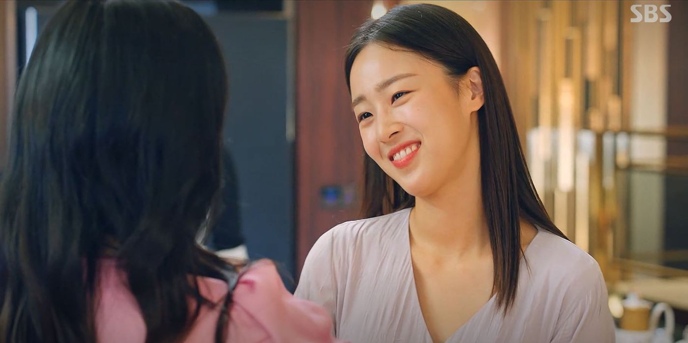 본문 이미지 - <펜트하우스3> 천서진(위)과 딸 하은별(아래). 사진=SBS 드라마 <펜트하우스3> 캡처. ⓒ 뉴스1