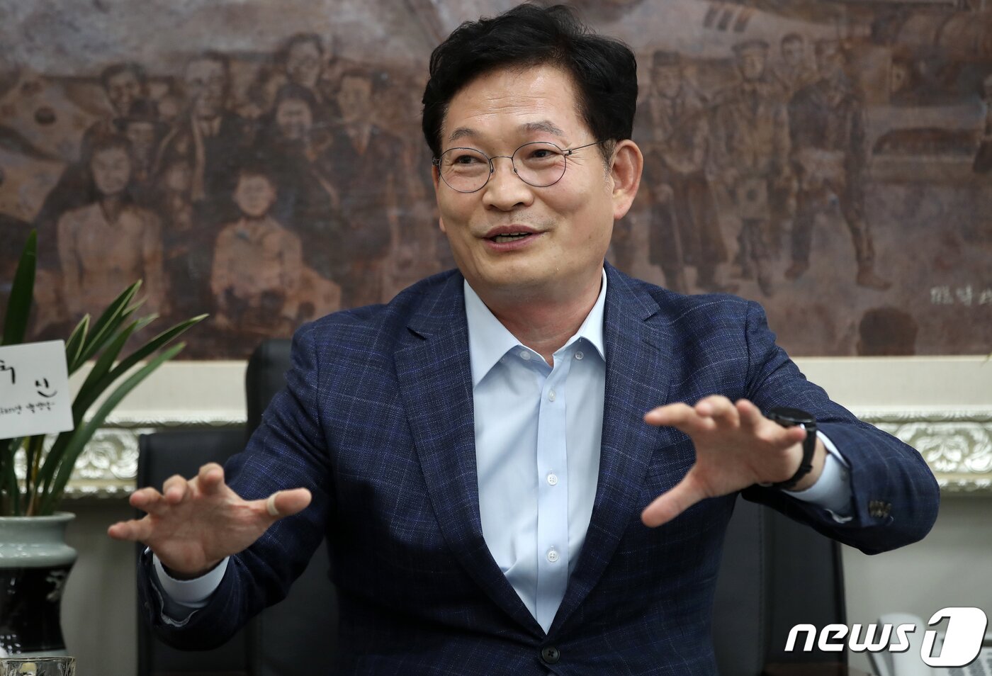 본문 이미지 - 송영길 더불어민주당 대표가 22일 서울 여의도 국회 집무실에서 뉴스1과 인터뷰를 하고 있다. 2021.8.22/뉴스1 ⓒ News1 오대일 기자