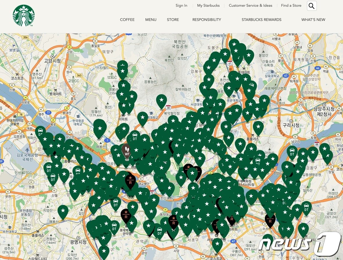 본문 이미지 - 스타벅스 홈페이지에 따르면 서울에는 561개 매장이 출점된 상태다. 도심 주요지역에는 대부분 매장이 출점돼 스타벅스 홈페이지 내 '매장찾기'의 서울지도가 초록색으로 표시된 것이 인상적이다. ⓒ 뉴스1