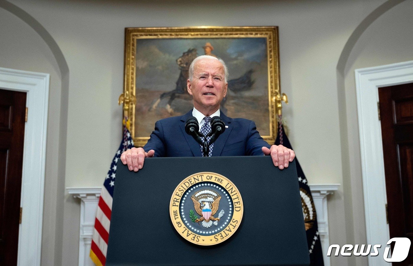 본문 이미지 - 지난 2021년 8월24일&#40;현지시간&#41; 조 바이든 미국 대통령이 백악관 루즈벨트룸에서 아프가니스탄 철군 시한에 대해 언론 브리핑을 하고 있는 모습. ⓒ AFP=뉴스1 ⓒ News1 구진욱 기자