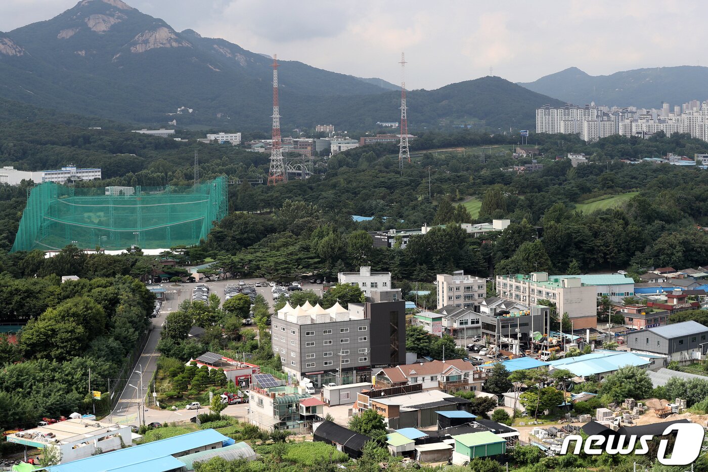 본문 이미지 - 경기도 구리시 갈매 더샵나인힐스에서 바라본 서울 노원구 태릉골프장의 모습. ⓒ 뉴스1 박세연 기자