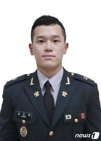 본문 이미지 - 21-2기 육군 부사관 임관식에서 육군참모총장상을 수상한 권민택 하사 (육군 제공) ⓒ 뉴스1