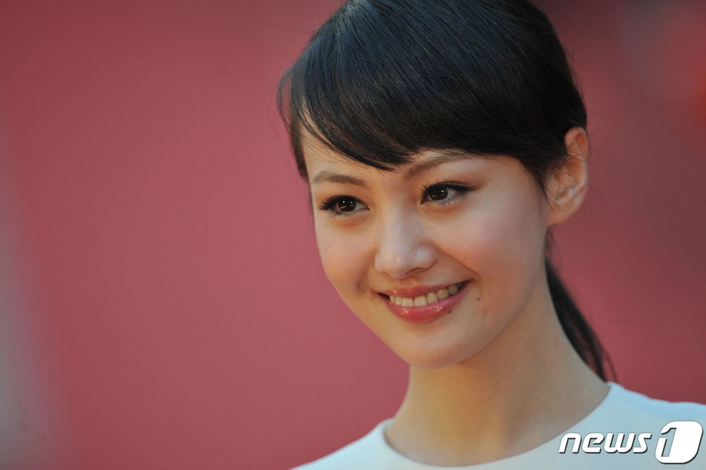 본문 이미지 - 중국 세무 당국이 탈세 의혹을 받고 있는 중국 여배우 정솽에게 벌금 4600만달러(약 537억7860만원)을 부과했다. ⓒ AFP=뉴스1 ⓒ News1 원태성 기자