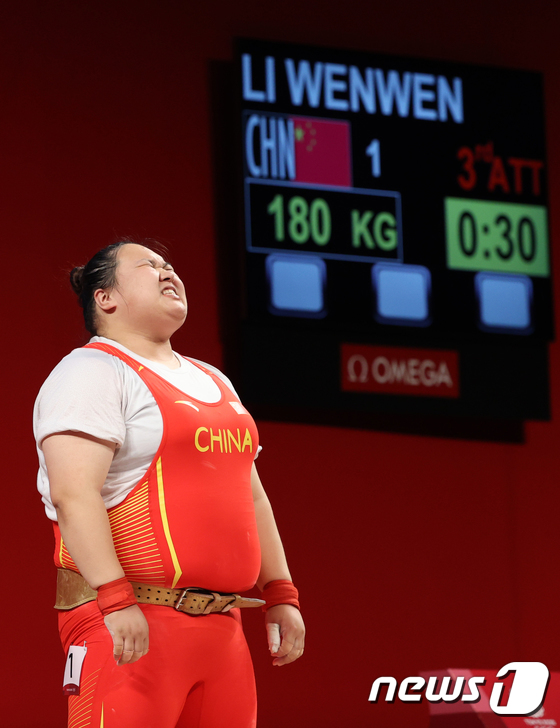 180kg 성공, 함성 지르는 중국 리원원 - 뉴스1