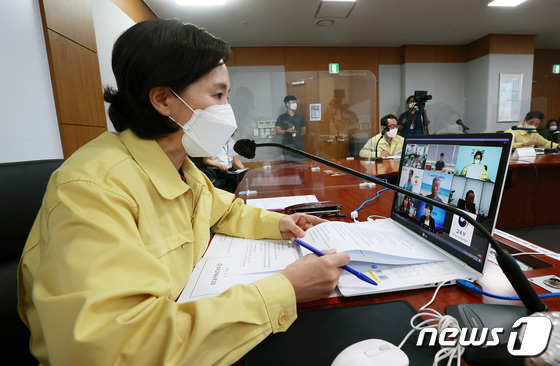 유은혜 "추가 등교 확대 위한 세부방안 검토 중"…4단계도 등교? - Vimarsana News