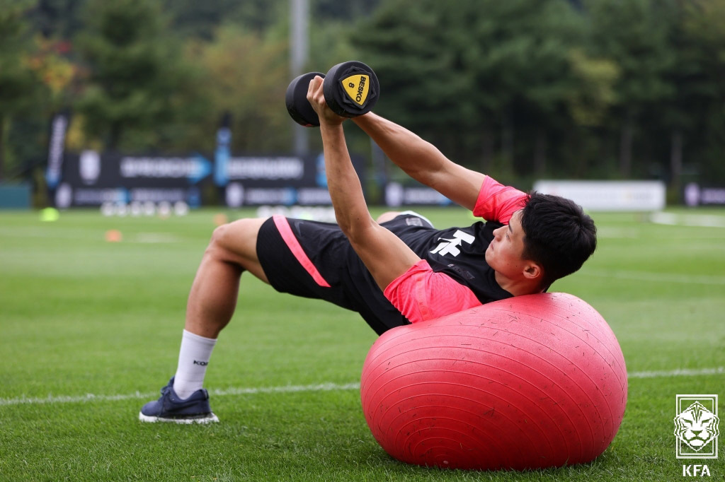 (서울=뉴스1) = 축구 A대표팀 조규성이 30일 오후 경기도 파주트레이닝센터(NFC)에서 열린 2022 FIFA 카타르 월드컵 아시아 최종예선 대비 소집 훈련에 임하고 있다. ( …