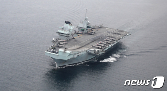 영국 해군 항공모함 '퀸 엘리자베스'가 지난 8월31일 동해 남부 해상을 항해 중이다. 2021.8.31/뉴스1 © News1 사진공동취재단