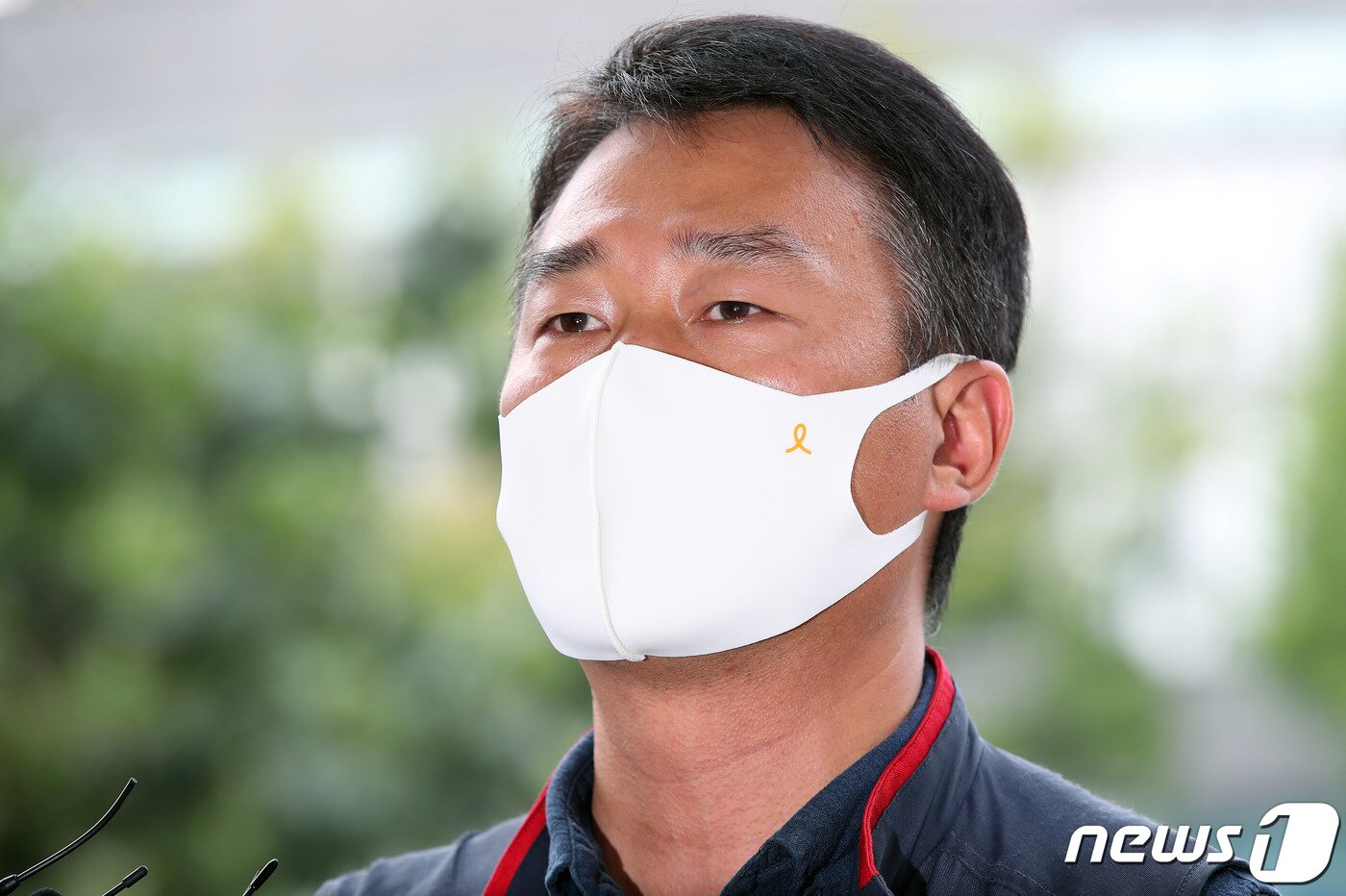 본문 이미지 - 방역당국의 집회 철회 요구에도 7·3 전국노동자대회를 강행했던 양경수 민주노총 위원장이 4일 오후 서울 종로경찰서로 소환조사를 받기 위해 자진출석해 입장을 표명하고 있다. ⓒ News1 박정호 기자