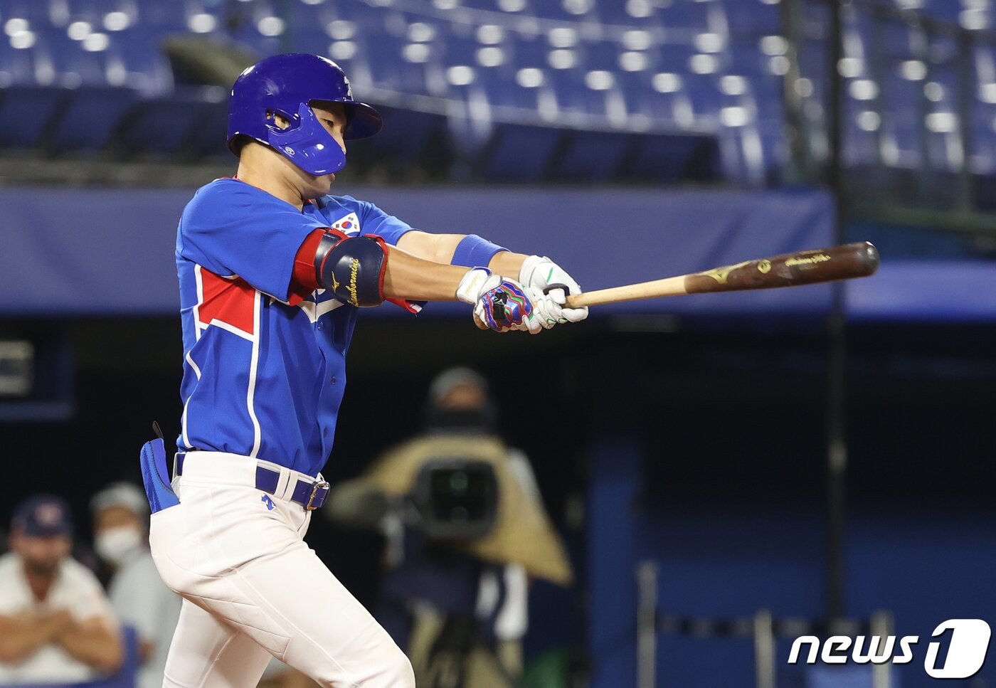 본문 이미지 - 5일 저녁 일본 도쿄 가나가와현 요코하마스타디움에서 열린 '2020 도쿄올림픽' 대한민국과 미국의 패자준결승 야구경기 5회초 원아웃 1,3루 상황에서 박해민이 1타점 안타를 치고 있다. 2021.8.5/뉴스1 ⓒ News1 송원영 기자