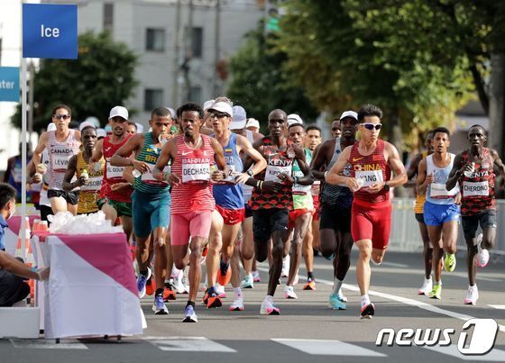 올림픽 메달 꿈꿨던 '귀화 마라토너' 오주한, 부상으로 레이스 ...