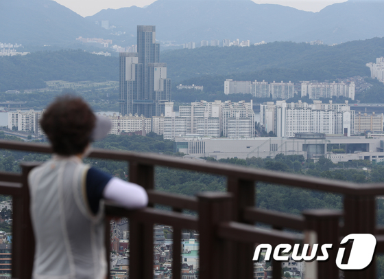 사진은 이날 서울 아파트 단지의 모습. (사진은 기사와 관계없음) 2021.8.8/뉴스1 © News1 신웅수 기자