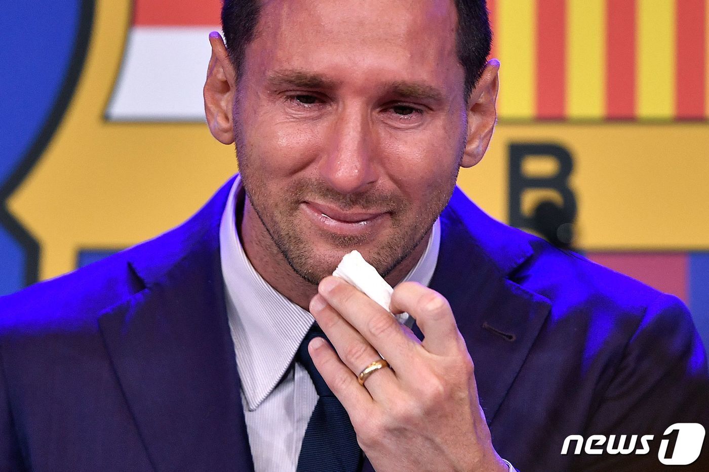 본문 이미지 - 메시의 눈에 눈물이 가득하다. ⓒ AFP=뉴스1 ⓒ News1 박형기 기자