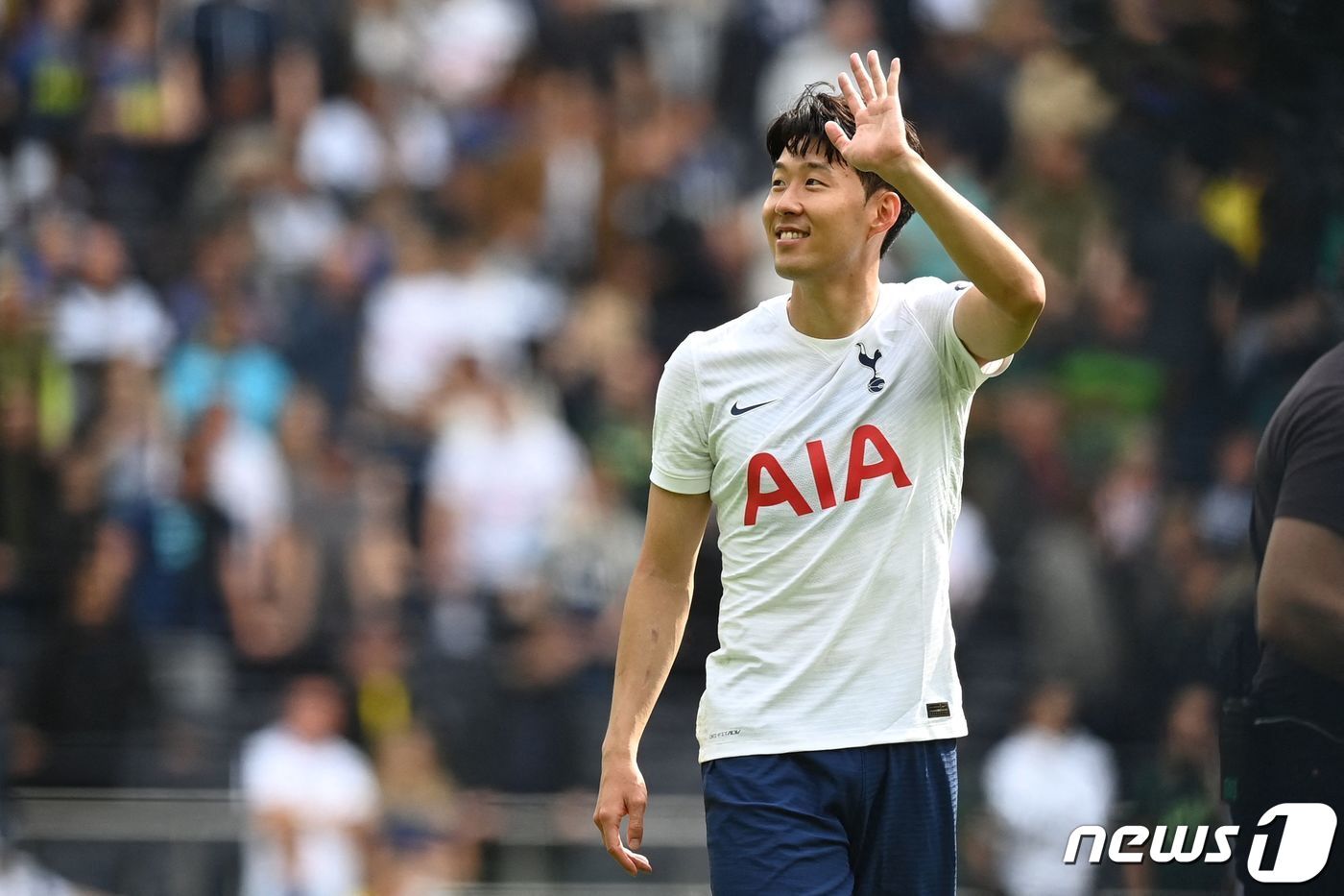 본문 이미지 - 손흥민이 자신의 우상 크리스티아누 호날두를 EPL에서 상대한다. ⓒ AFP=뉴스1