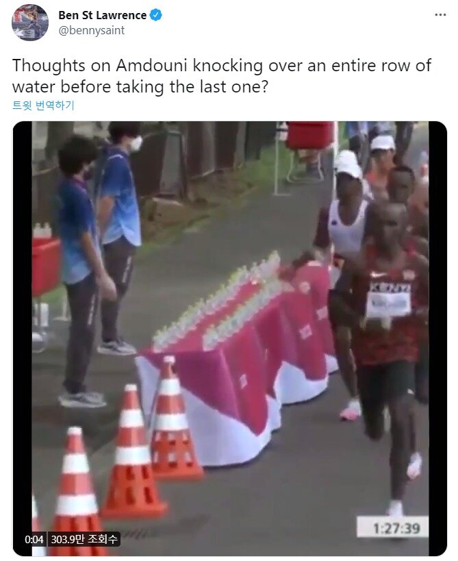 본문 이미지 - 지난 8일 호주 육상 선수 벤 세인트 로런스는 자신의 트위터에 프랑스 마라톤 선수 모하드 암도우니의 행동을 지적하는 글과 영상을 올렸다. (벤 세인트 로런스 트위터 갈무리) ⓒ 뉴스1