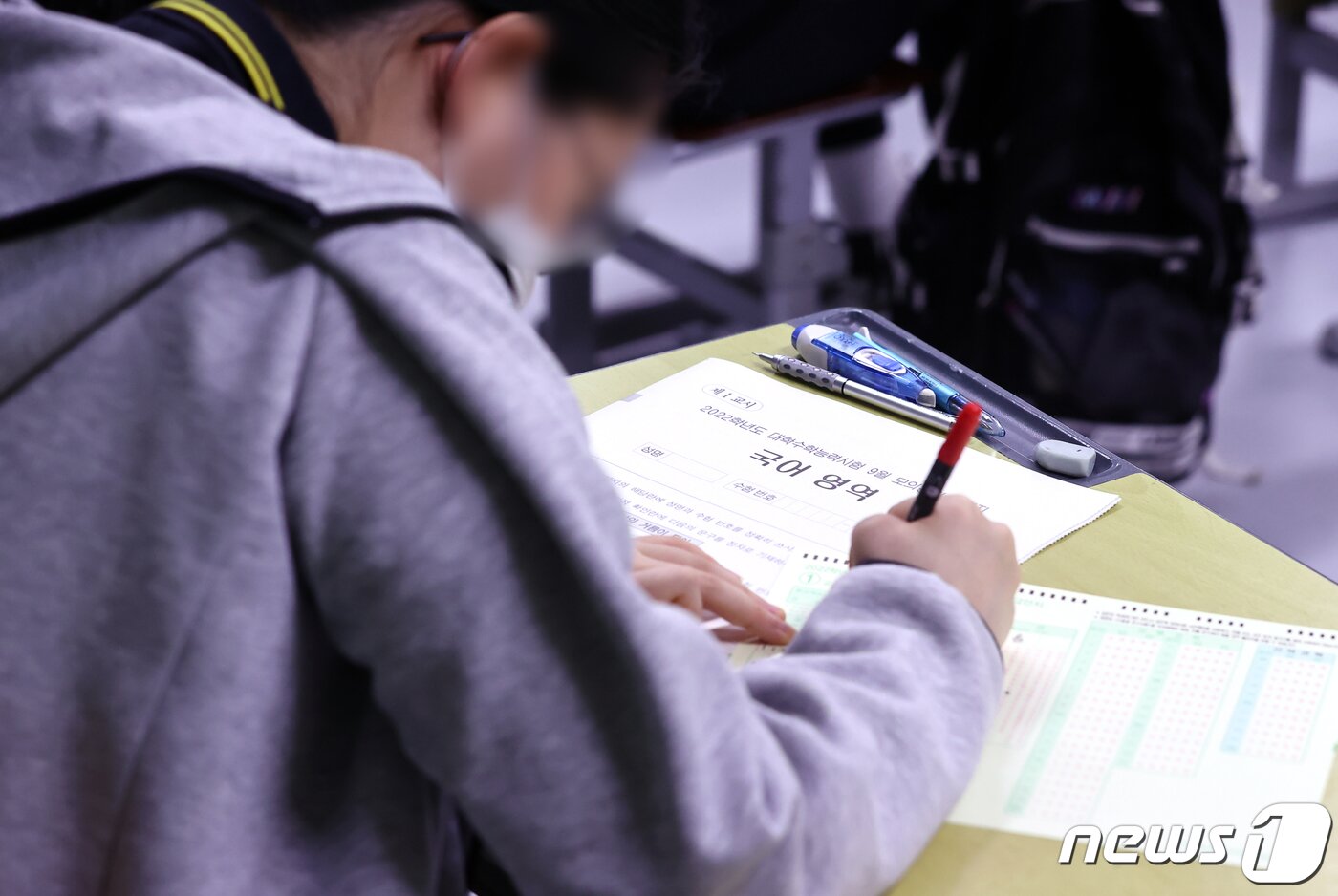 본문 이미지 - 1일 오전 서울 마포구 상암고등학교에서 고3 수험생들이 9월 모의평가를 준비하고 있다. 이번 모의평가는 전국 2138개 고등학교와 431개 지정학원에서 동시에 실시된다. 2021.9.1/뉴스1 ⓒ News1 황기선 기자