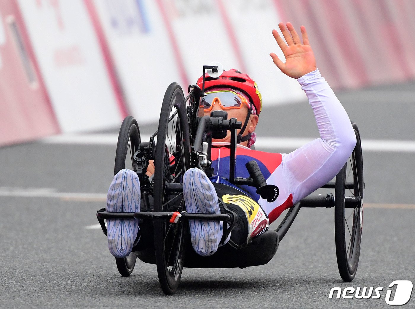 이도연이 1일 일본 시즈오카현 후지국제스피드웨이에서 열린 2020 도쿄패럴림픽 사이클 여자 개인도로&#40;H1-4&#41; 경기에서 결승선을 통과하고 있다. 2021.9.1/뉴스1 ⓒ News1 사진공동취재단