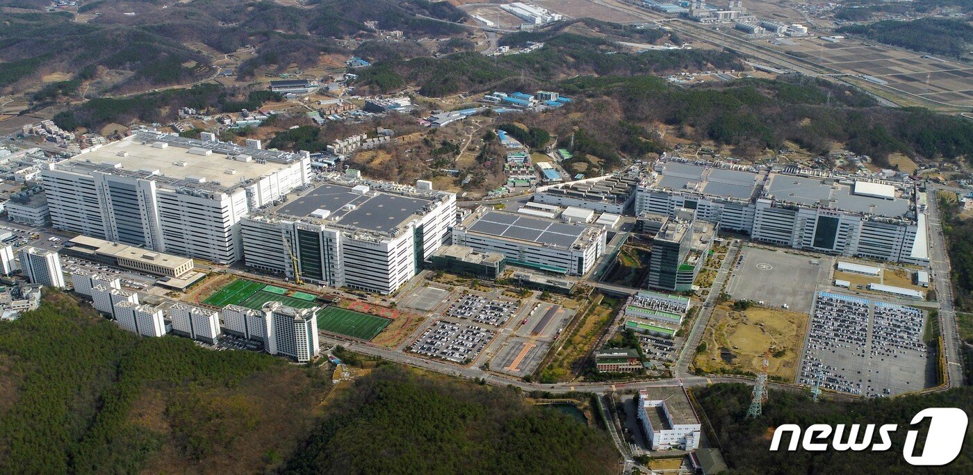 본문 이미지 - 경기 파주에 위치한 LG디스플레이 파주사업장 전경(LG디스플레이 제공) ⓒ 뉴스1