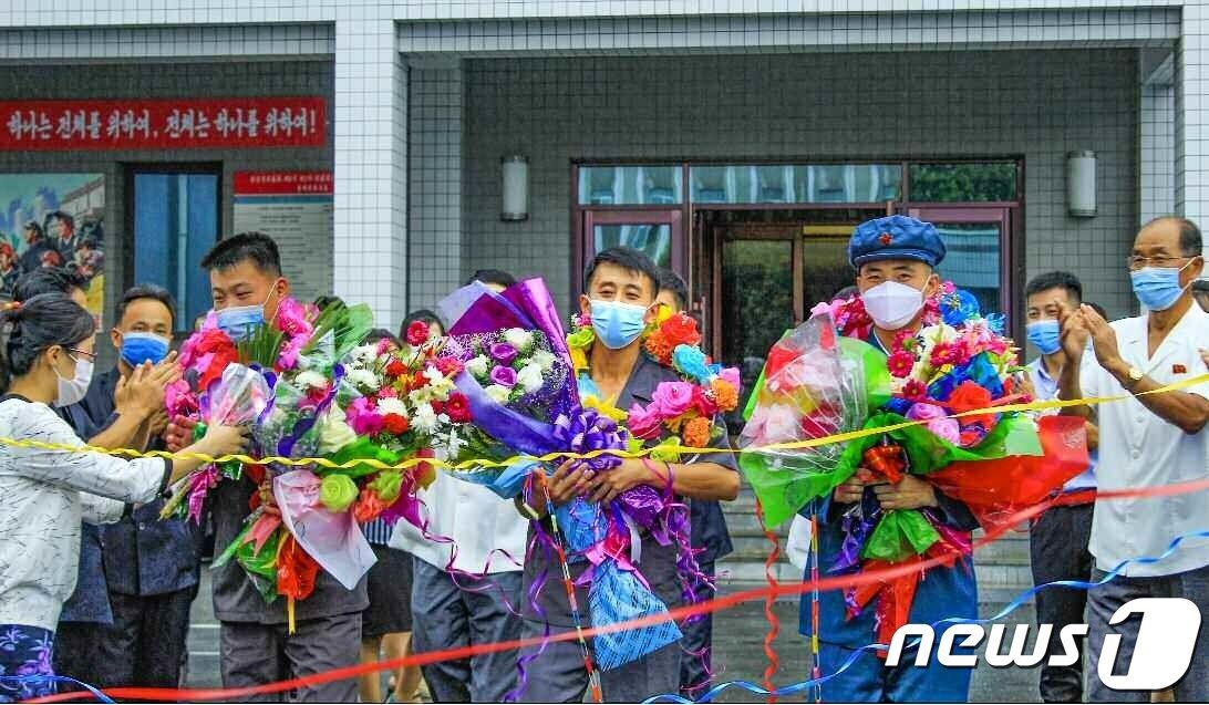 본문 이미지 - (평양 노동신문=뉴스1) = 북한은 험지로 자원하는 청년들을 애국자라고 선전하고 있다. [국내에서만 사용가능. 재배포 금지. DB 금지. For Use Only in the Republic of Korea. Redistribution Prohibited] rodongphoto@news1.kr