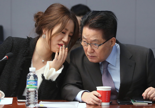 한동훈 "박지원, 원조 민주당 오빠"→ 朴 "깐죽거리지 말고 자숙해야"