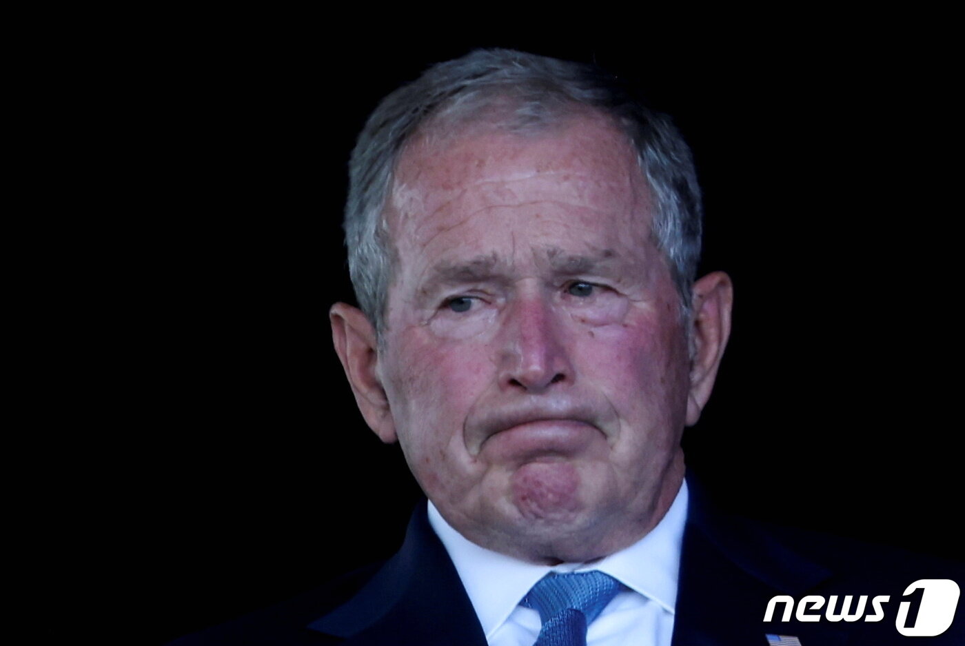 본문 이미지 - 조지 W 부시 전 미국 대통령이 2021년 9월 11일(현지시간) 미국 펜실베이니아주 생크스빌 93편 국립기념관에서 열린 2001년 9.11 테러 20주년 기념행사에 참석하고 있다. ⓒ 로이터=뉴스1 ⓒ News1 김현 특파원