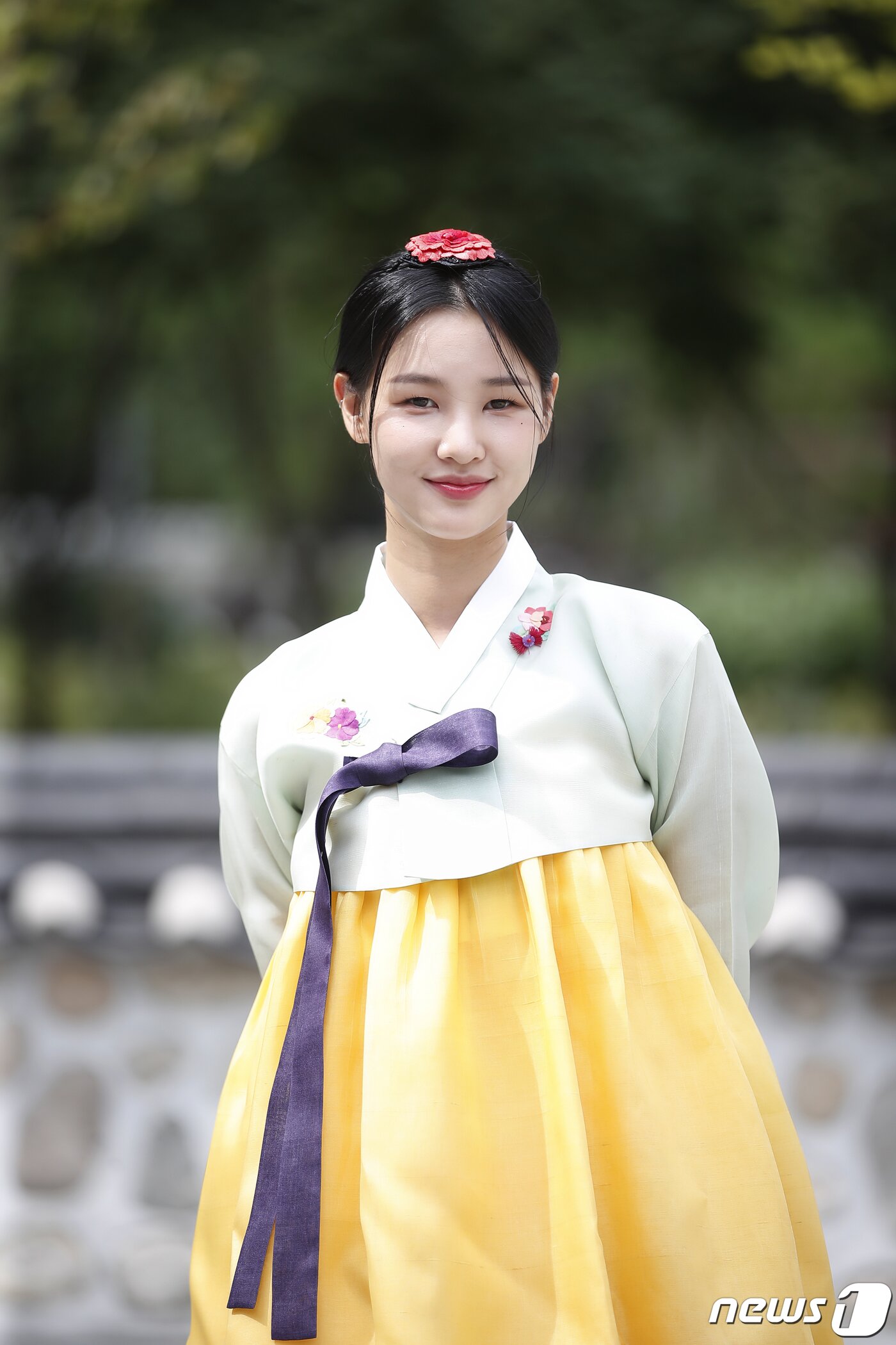 본문 이미지 - 가수 황우림이 서울 종로구 홍보관에서 뉴스1과의 인터뷰에 앞서 한복을 곱게 차려입고 포즈를 취하고 있다. 2021.9.17/뉴스1 ⓒ News1 권현진 기자