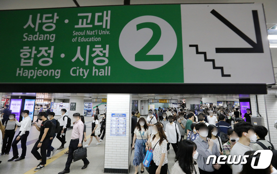 을지로3가역 '신한카드역'으로…역대 최고가 9억에 팔렸다