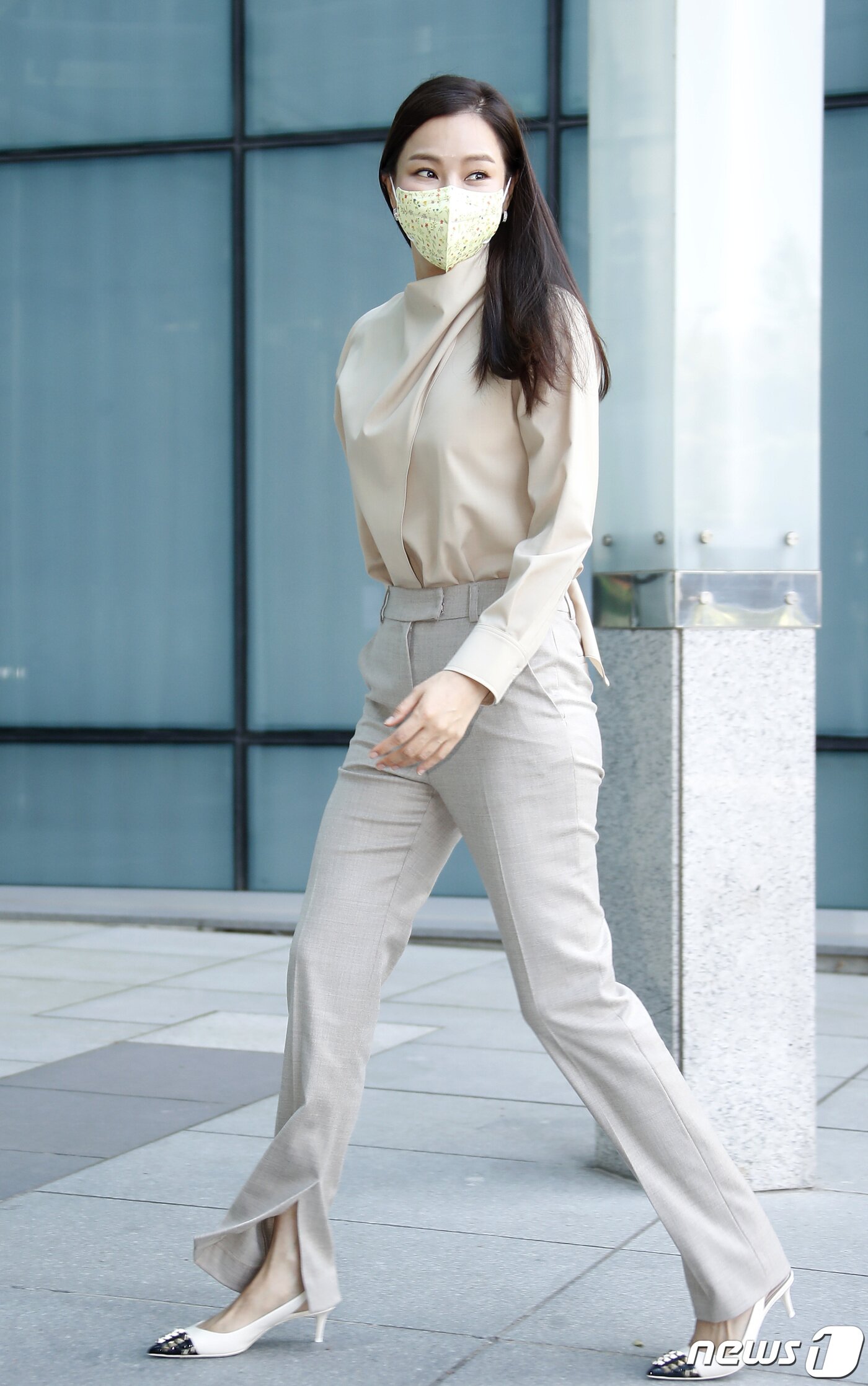 본문 이미지 - 배우 이하늬가 15일 오후 서울 양천구 목동 sbs에서 열린 드라마 '원더우먼' 제작발표회에 참석하고 있다. ⓒ News1 권현진 기자