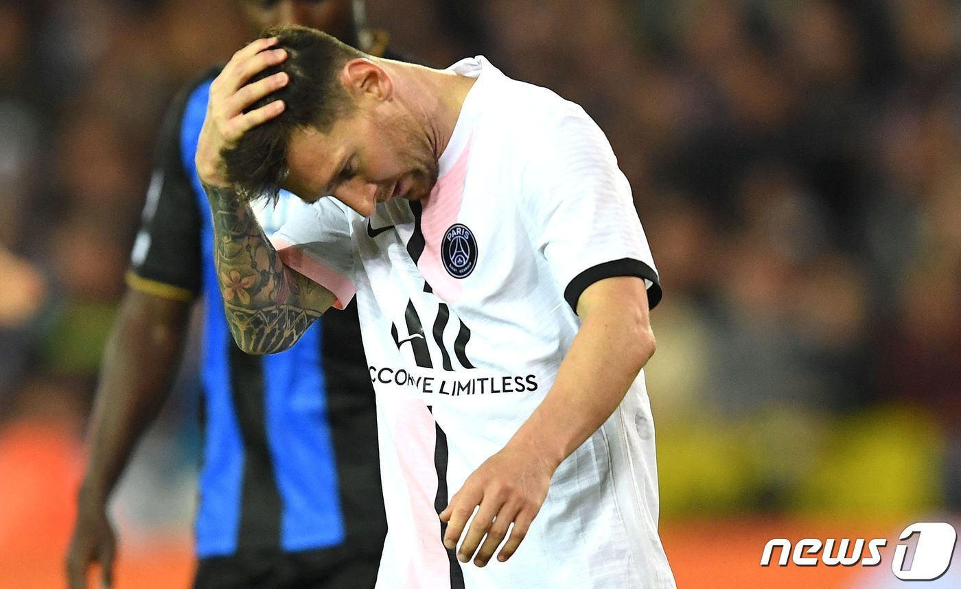 본문 이미지 - 메시는 PSG 유니폼을 입고 나선 첫 챔스 경기에서 활약을 하지 못했다. ⓒ AFP=뉴스1